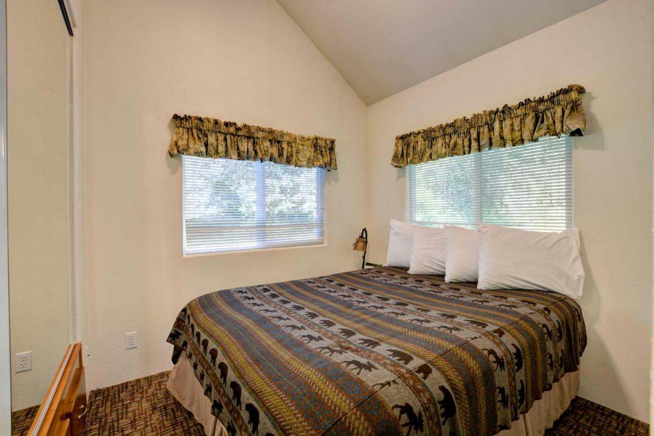 Morrisons Rogue River Lodge Merlin Exterior foto